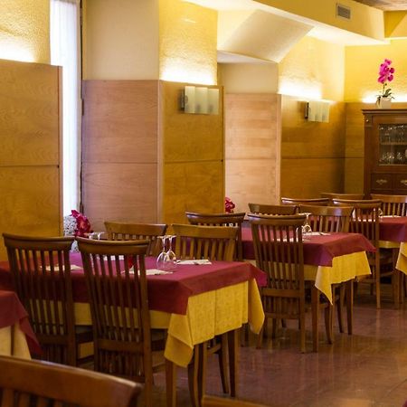 Almazán Tirso De Molina酒店 外观 照片