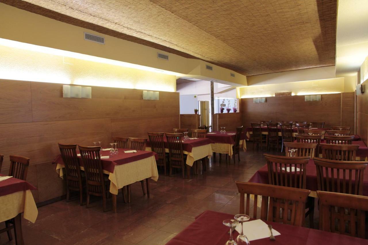 Almazán Tirso De Molina酒店 外观 照片